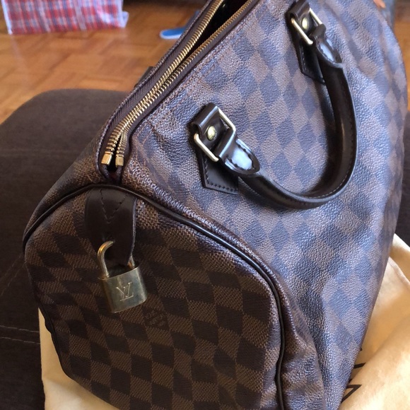 100% Authentic Louis Vuitton Speedy 30 bag. Length heigh width 11.8x8.2x6.6 inch - Picture 8 of 9